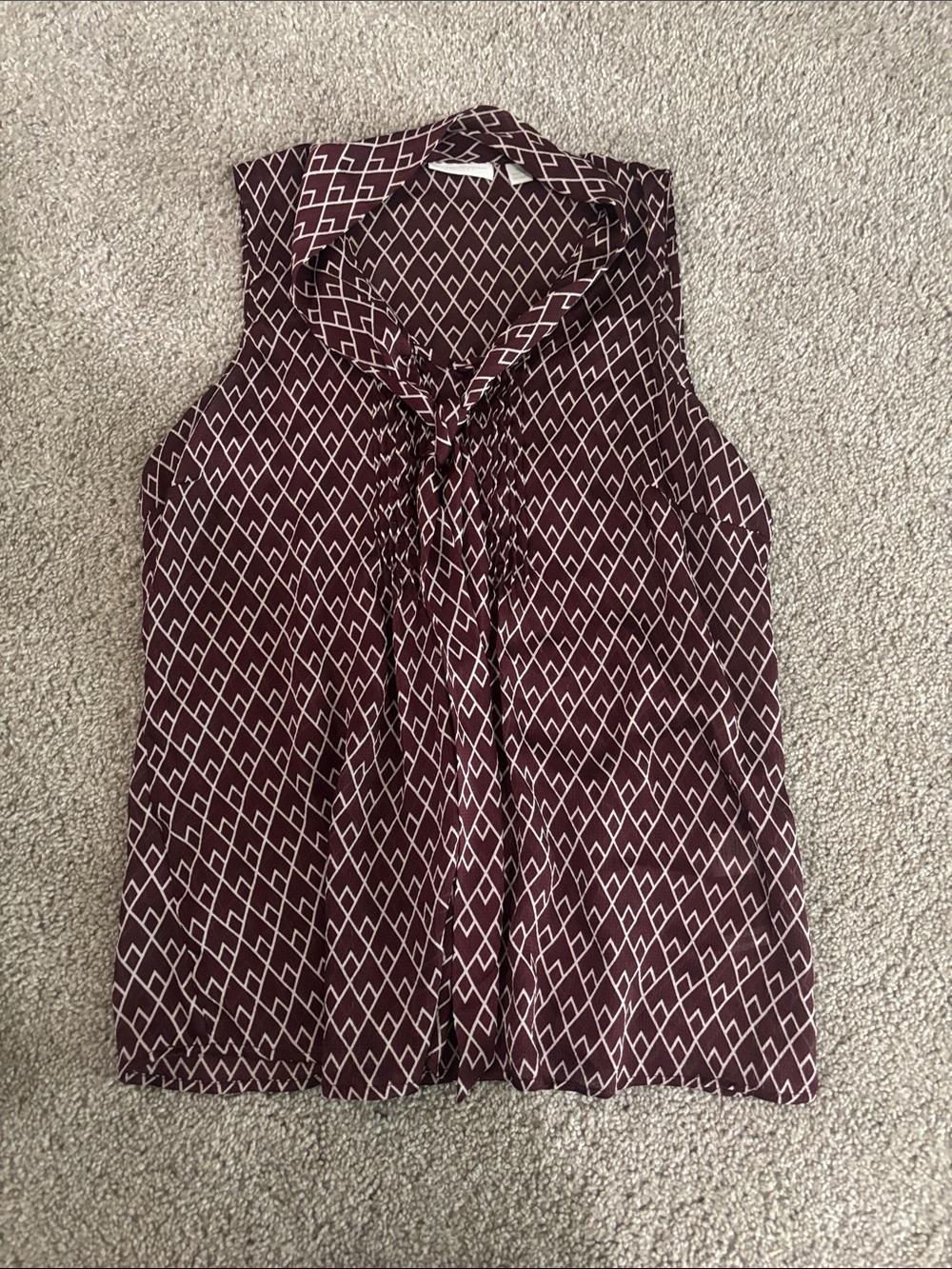 New York & Company Burgundy & White Geometric Tie-Neck Sleeveless Top